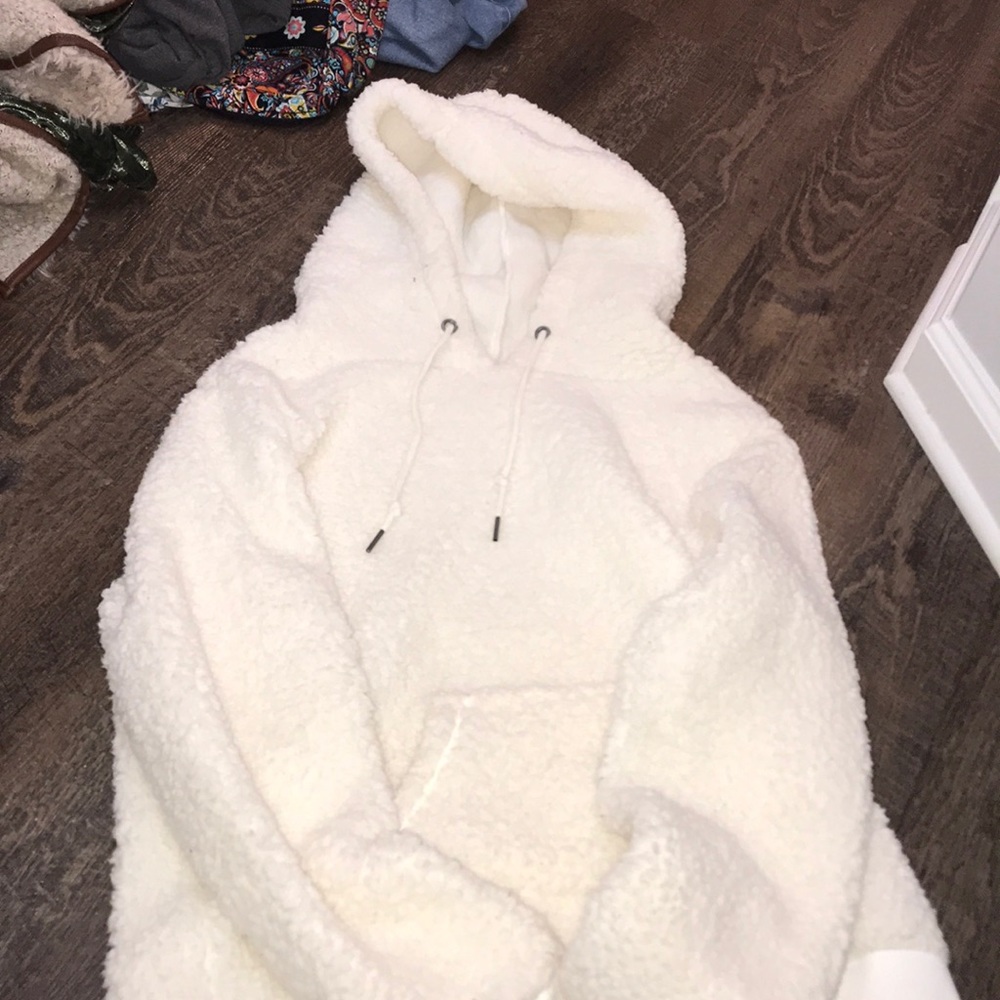 cute fluffy pullover!! brand new great condition!